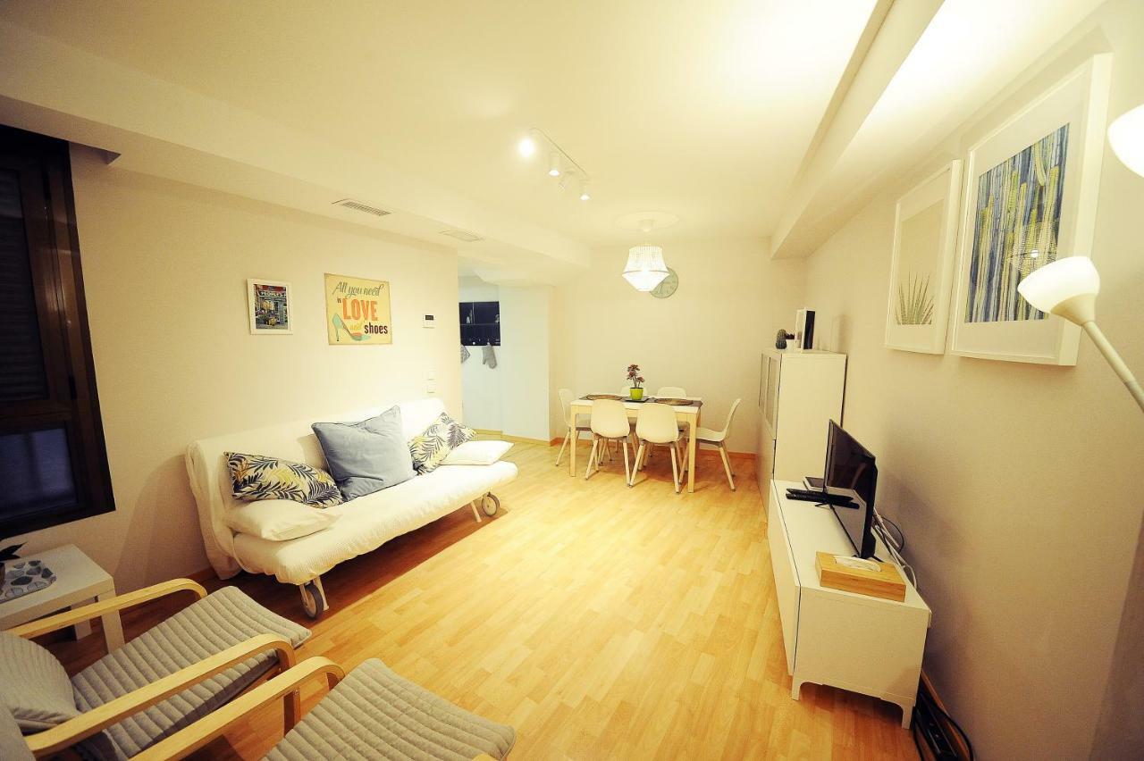 Dones Apartamento En El Casco Historico De Zaragoza Bagian luar foto